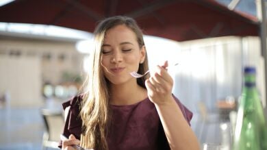 ¿Cómo puedo fortalecer mi sistema inmunitario mediante la alimentación?