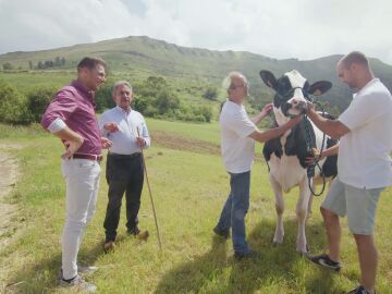 Vídeo inédito: Joaquín alucina ante las explicaciones del concurso de ‘Miss Vaca’ de Miguel Ángel Revilla