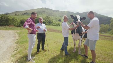 Vídeo inédito: Joaquín alucina ante las explicaciones del concurso de ‘Miss Vaca’ de Miguel Ángel Revilla