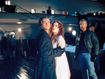 Leonardo DiCaprio, Kate Winslet y James Cameron en el rodaje de 'Titanic' Leonardo DiCaprio, Kate Winslet y James Cameron en el rodaje de 'Titanic'