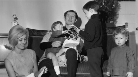 Richard Harris con su familia: Elizabeth Rees-Williams, Damian Harris, Jared Harris y Jamie Harris. 