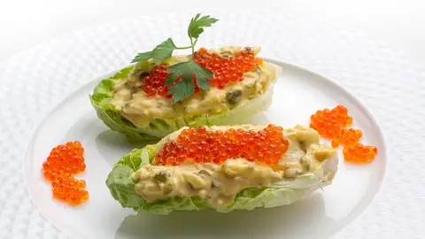Un bocado delicioso de Karlos Arguiñano: cogollos de lechuga con salsa tártara Un bocado delicioso de Karlos Arguiñano: cogollos de lechuga con salsa tártara