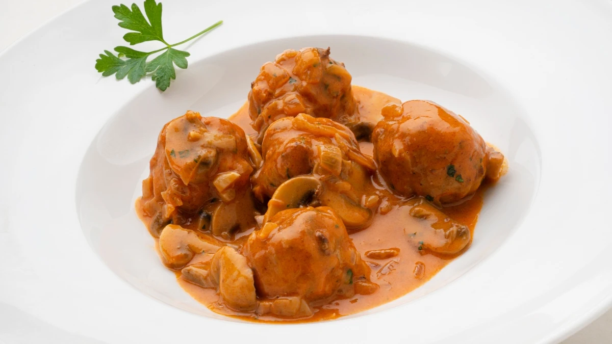 Arguiñano: receta casera de albóndigas jugosas con champiñones Arguiñano: receta casera de albóndigas jugosas con champiñones
