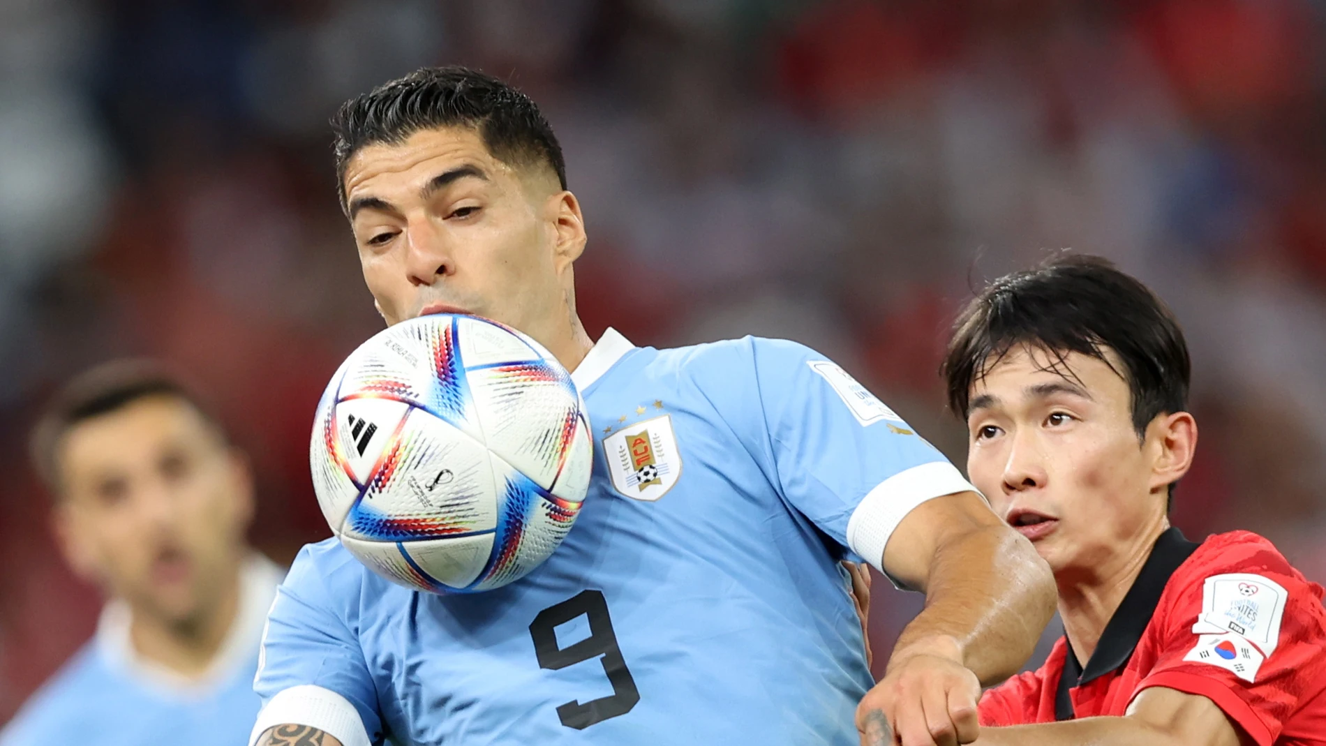 Luis Suárez controla un balón en el partido ante Corea del Sur