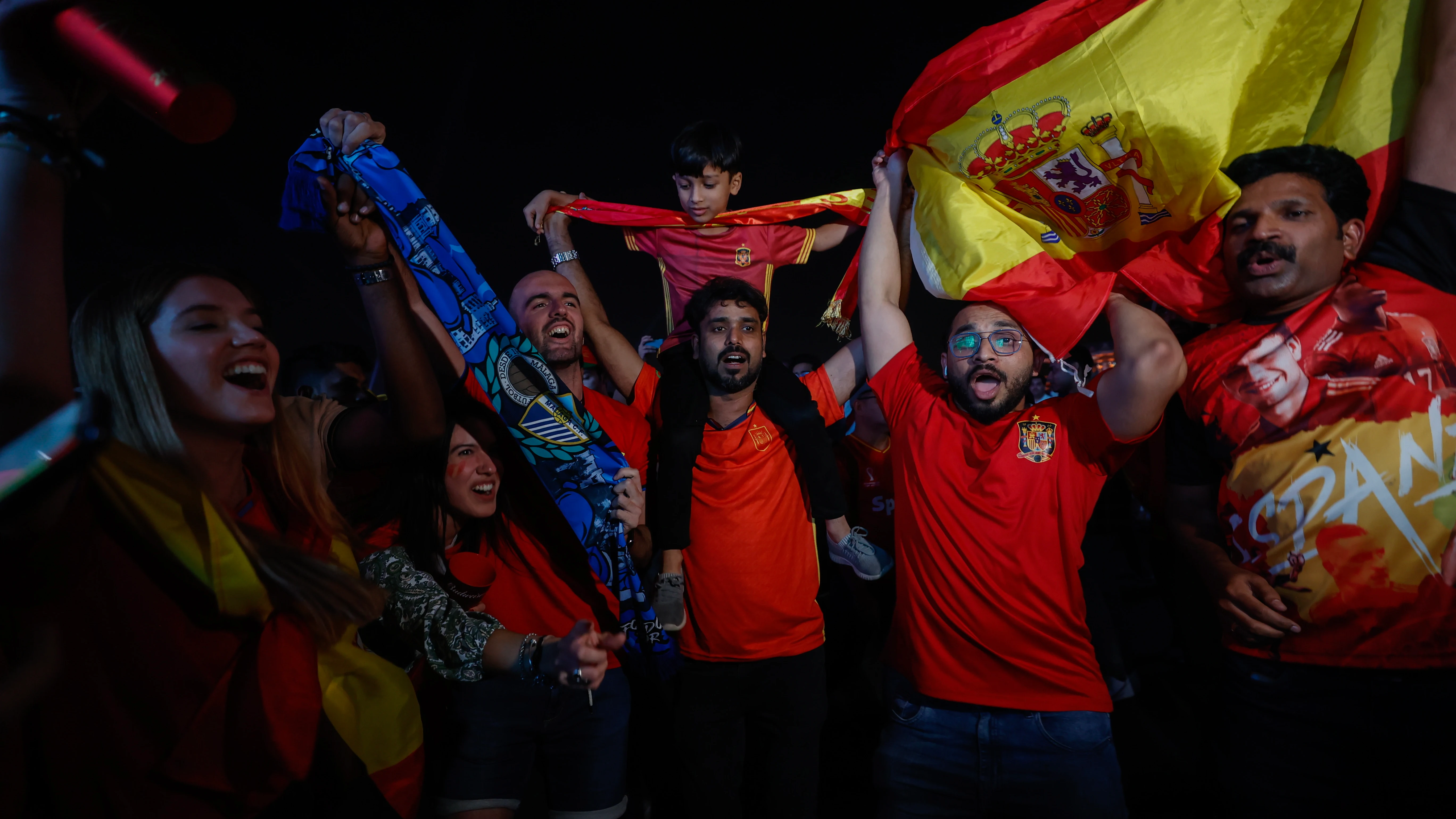 Aficionados animas a España en Doha, Qatar Aficionados animas a España en Doha, Qatar