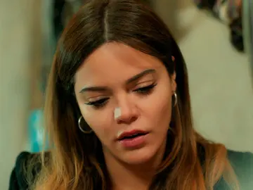 ¡Züleyha descubre que alguien está vendiendo sus tierras a sus espaldas! ¡Züleyha descubre que alguien está vendiendo sus tierras a sus espaldas!