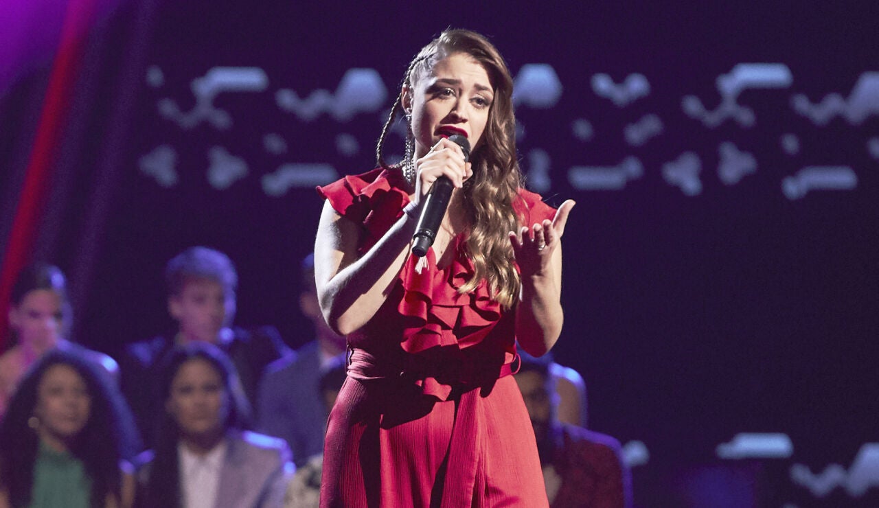 Ana González homenajea a Lola Flores cantando ‘A tu vera’ en ‘La Voz’ 