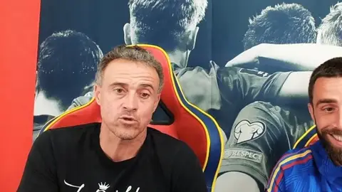 Luis Enrique junto a Rafael Pol en su canal de Twitch Luis Enrique junto a Rafael Pol en su canal de Twitch
