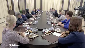 El mensaje de Putin a las madres soldado: "No os creáis todo lo que veis por la televisión" El mensaje de Putin a las madres soldado: "No os creáis todo lo que veis por la televisión"
