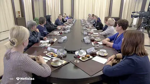 El mensaje de Putin a las madres soldado: "No os creáis todo lo que veis por la televisión" El mensaje de Putin a las madres soldado: "No os creáis todo lo que veis por la televisión"