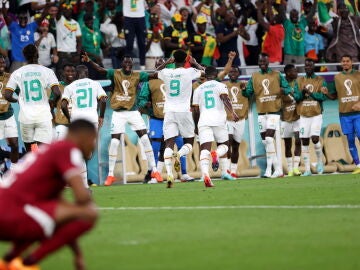 Los jugadores de Senegal celebran un gol ante Qatar