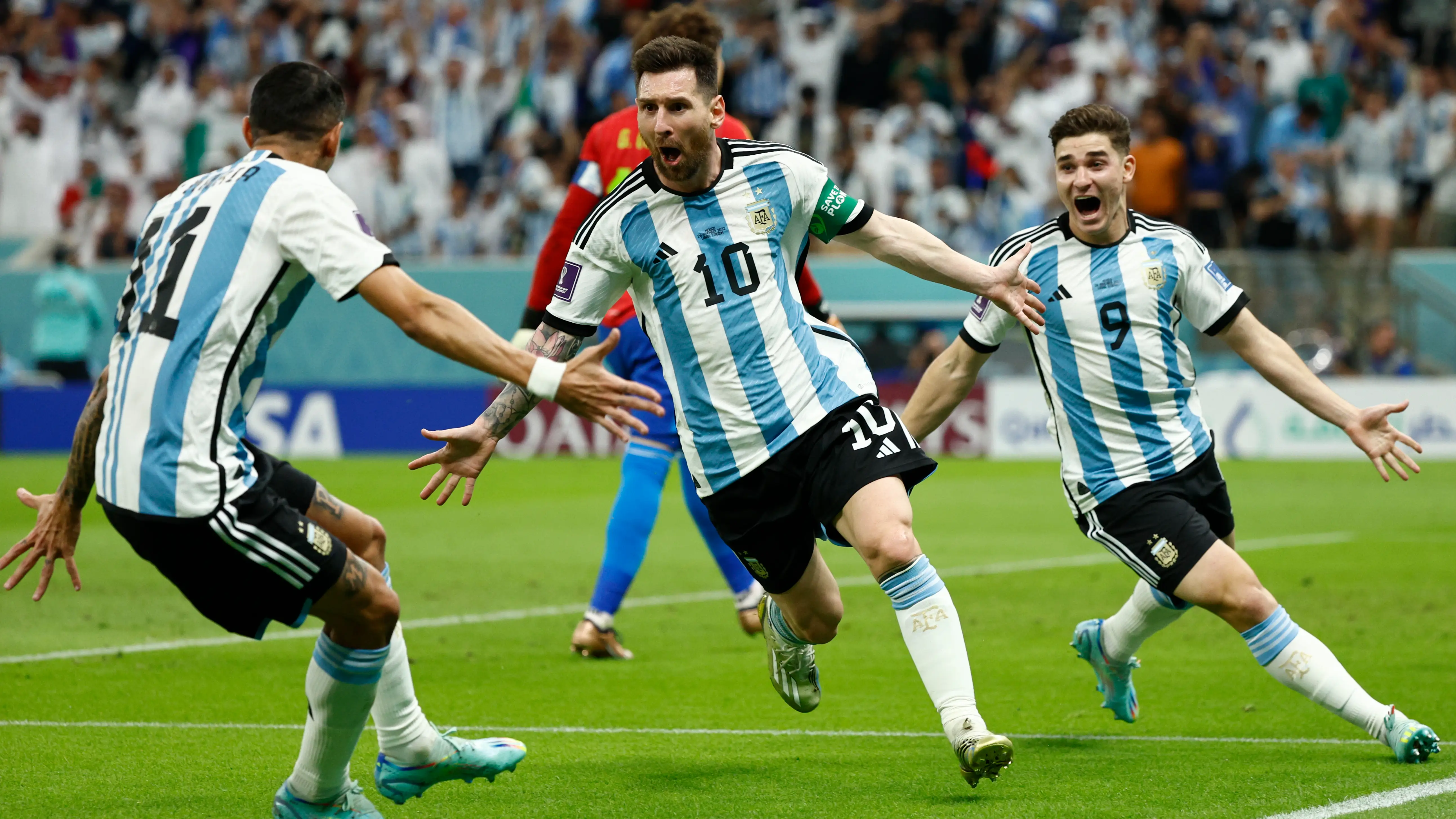 Messi celebra con sus compañeros el tanto ante México Messi celebra con sus compañeros el tanto ante México