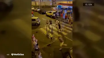 Una batalla campal en la Playa de las Américas (Tenerife) deja varios heridos Una batalla campal en la Playa de las Américas (Tenerife) deja varios heridos