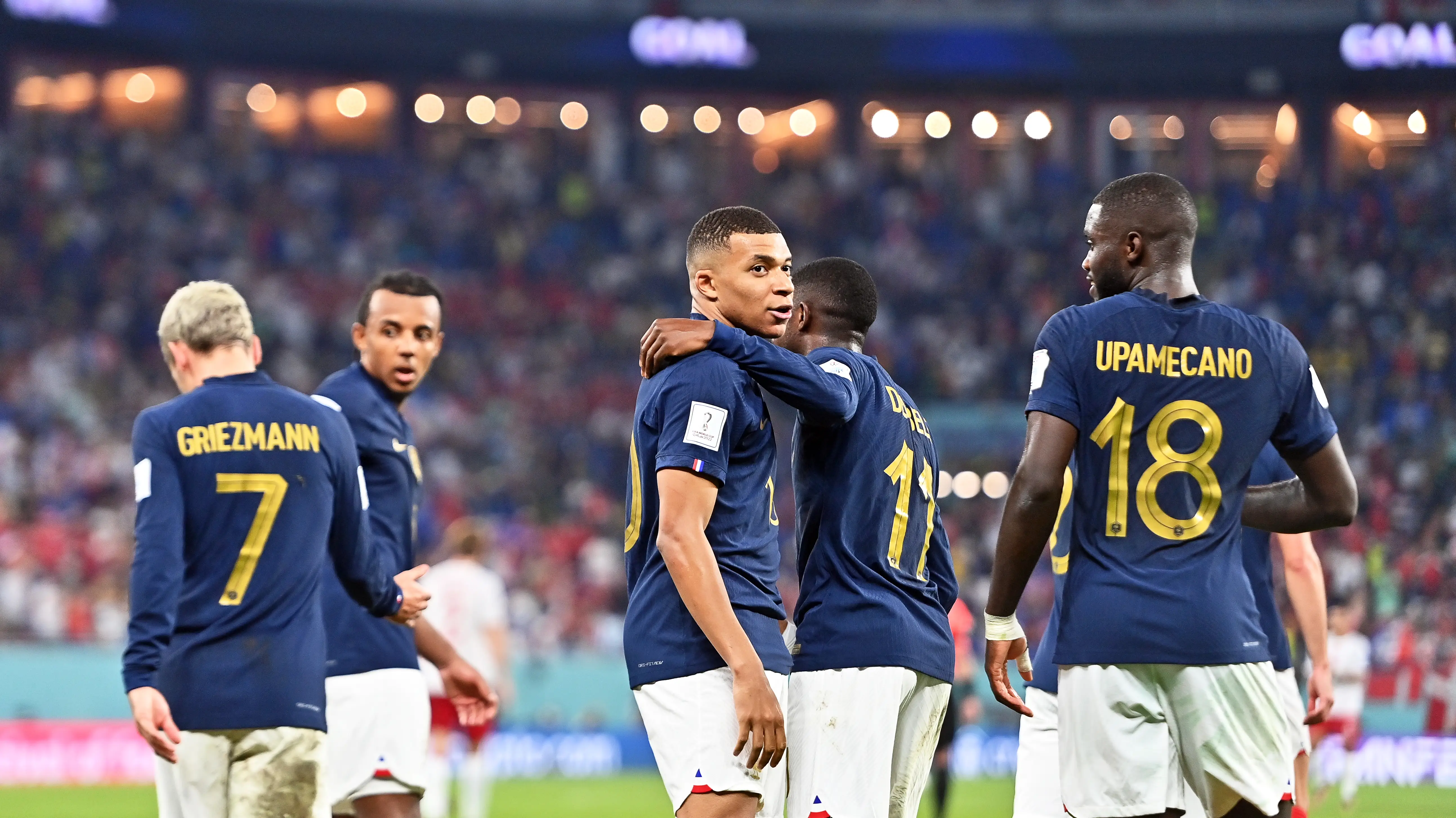 Mbappé catapulta a Francia a octavos tras anotar un doblete ante Dinamarca Mbappé catapulta a Francia a octavos tras anotar un doblete ante Dinamarca