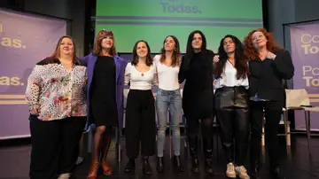 Irene Montero (c), secretaria de Acción de Gobierno de Podemos y ministra de Igualdad, Ione Belarra (3i), secretaria general de Podemos y ministra de Derechos Sociales y Agenda 2030, la abogada Carla Vall (2d), la presidenta de la Federación Plataforma Trans, Mar Cambrollé (2i), y la periodista Cristina Fallarás Irene Montero (c), secretaria de Acción de Gobierno de Podemos y ministra de Igualdad, Ione Belarra (3i), secretaria general de Podemos y ministra de Derechos Sociales y Agenda 2030, la abogada Carla Vall (2d), la presidenta de la Federación Plataforma Trans, Mar Cambrollé (2i), y la periodista Cristina Fallarás
