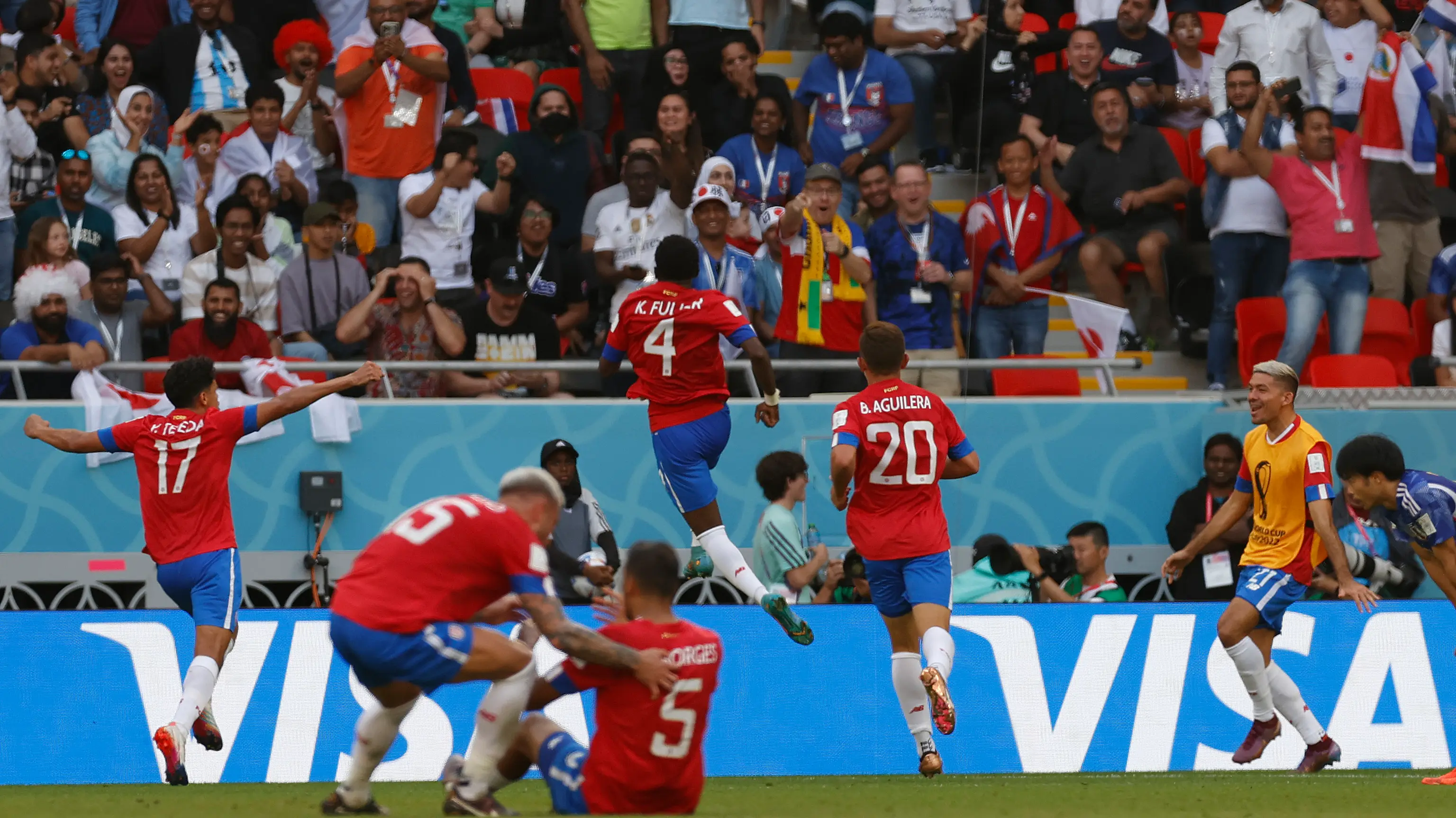 Los jugadores de Costa Rica celebran el gol de la victoria de Fuller en el 81 Los jugadores de Costa Rica celebran el gol de la victoria de Fuller en el 81