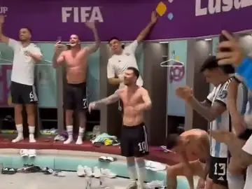 Los jugadores argentinos, con Messi a la cabeza, celebran por todo lo alto su victoria ante México Los jugadores argentinos, con Messi a la cabeza, celebran por todo lo alto su victoria ante México
