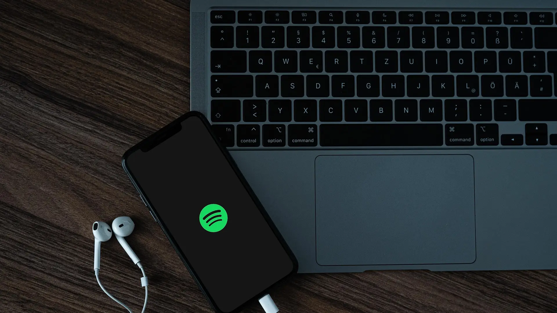 Imagen de archivo de un móvil con la app de Spotify Imagen de archivo de un móvil con la app de Spotify