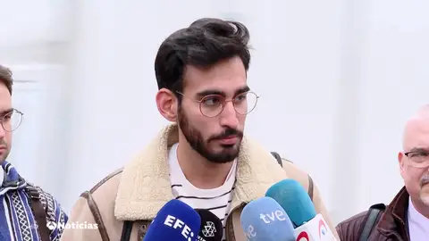 Condenado a más de 2 años de cárcel por maltratar a su hijo por ser homosexual: "El sitio natural del pene es la vagina" Condenado a más de 2 años de cárcel por maltratar a su hijo por ser homosexual: "El sitio natural del pene es la vagina"