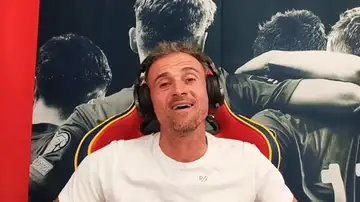 Luis Enrique, sonriente en su sexto 'streaming' Luis Enrique, sonriente en su sexto 'streaming'