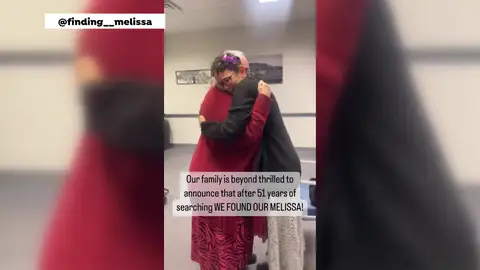 Una madre y su hija se reencuentran 50 años después Una madre y su hija se reencuentran 50 años después