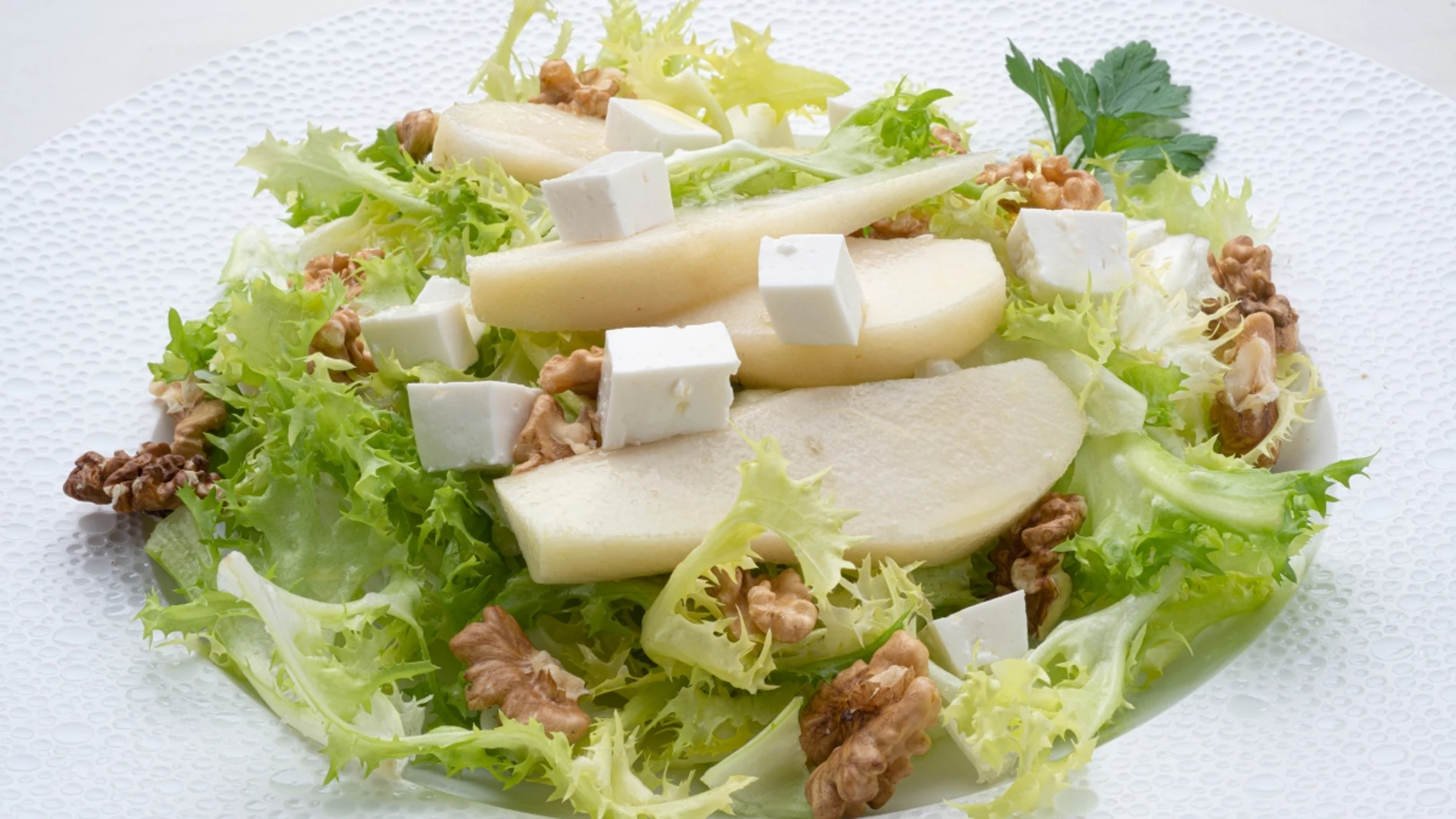 Ensalada de escarola, pera y queso fresco, de Karlos Arguiñano