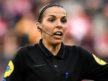 Stéphanie Frappart primera mujer en arbitrar un mundial Stéphanie Frappart primera mujer en arbitrar un mundial