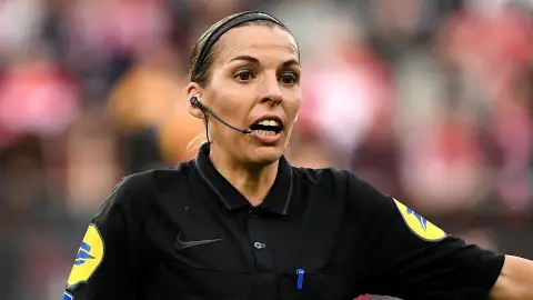 Stéphanie Frappart primera mujer en arbitrar un mundial Stéphanie Frappart primera mujer en arbitrar un mundial