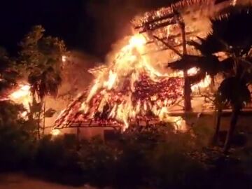 Arde la isla de Holbox en México