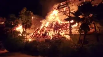 Arde la isla de Holbox en México