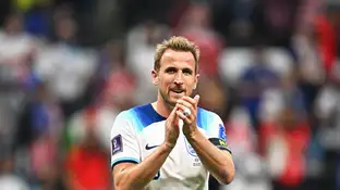 Harry Kane aplaude a los aficionados de Inglaterra después del partido ante Estados Unidos Harry Kane en un partido de la selección inglesa