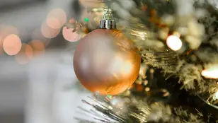 Adorno en árbol de Navidad