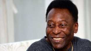 El exjugador de f&uacute;tbol tres veces campe&oacute;n del mundo, Pel&eacute;
