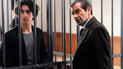 En el último capítulo de 'Secretos de familia': La gran mentira de Engin para evitar ir a la cárcel y que nadie se podía imaginar En el último capítulo de 'Secretos de familia': La gran mentira de Engin para evitar ir a la cárcel y que nadie se podía imaginar