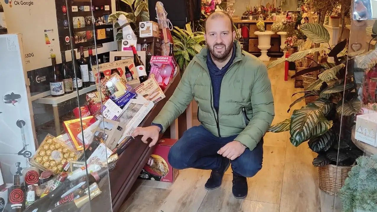 El dueño de la funeraria con la Cesta de Navidad El dueño de la funeraria con la Cesta de Navidad