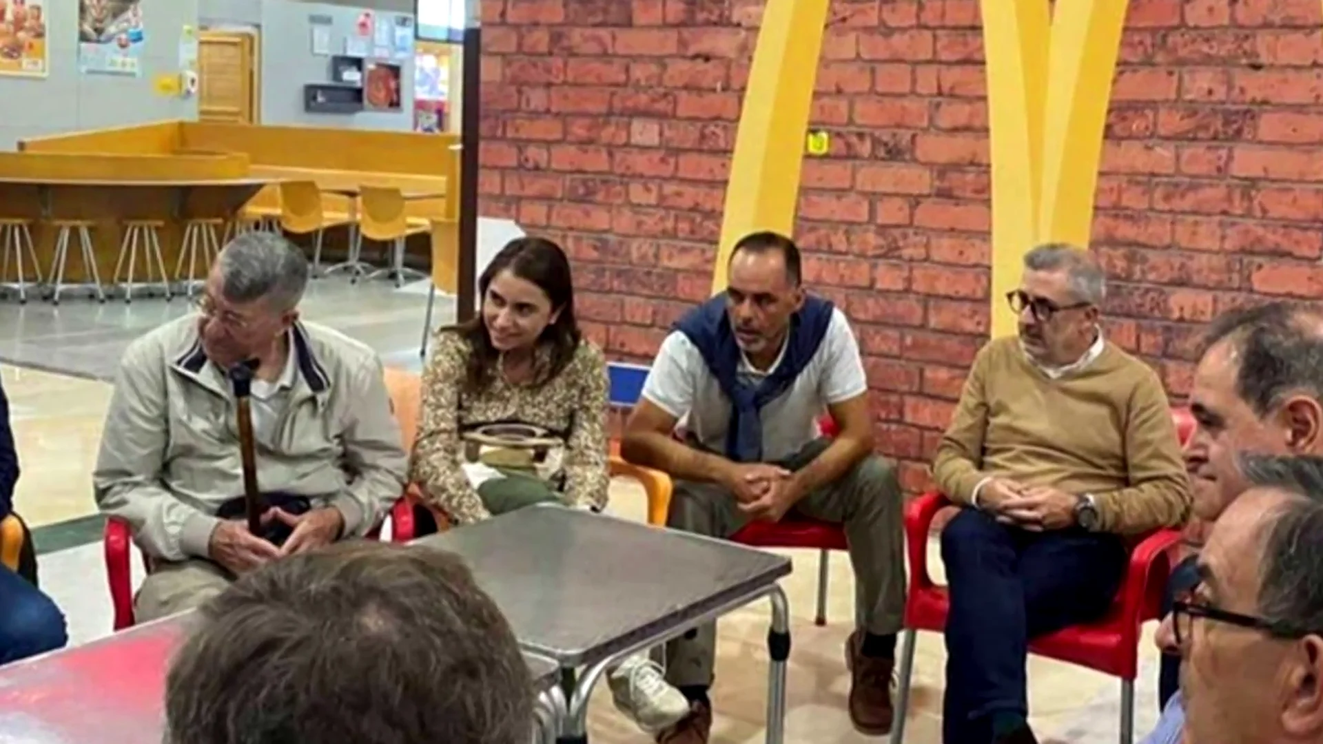 Ciudadanos Alicante en un Mcdonald's