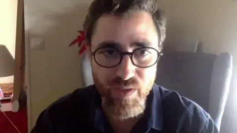 Entrevista a José Bautista, periodista de la investigación, sobre la tragedia en la valla de Melilla Entrevista a José Bautista, periodista de la investigación, sobre la tragedia en la valla de Melilla