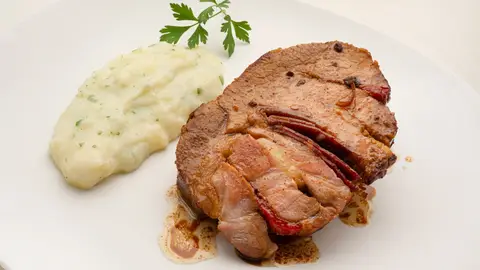 Cabezada de cerdo asada con puré de patata Receta facilísima de Arguiñano: cabezada de cerdo asada con puré de patata
