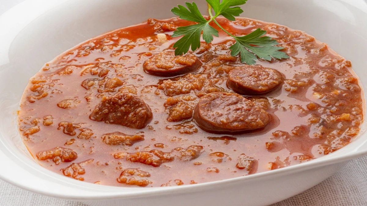 La propuesta de Argui&ntilde;ano: sopa de pan con chorizo, una receta socorrida, f&aacute;cil y extremadamente barata