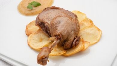 Arguiñano: muslos de pato confitados con puré de manzana, 