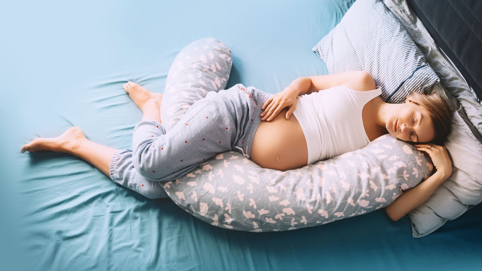 ¿Por qué las embarazadas deben dormir sobre el lado izquierdo?
