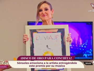 Conchita recibe el disco de oro de manos de una emocionada Sonsoles Ónega: “Eres muy especial"
