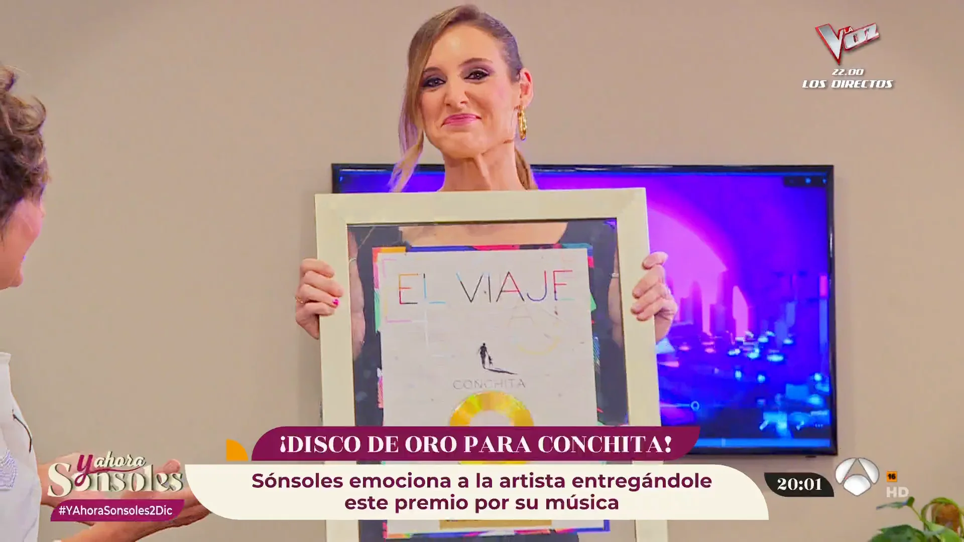 Conchita recibe el disco de oro de manos de una emocionada Sonsoles Ónega: “Eres muy especial" Conchita recibe el disco de oro de manos de una emocionada Sonsoles Ónega: “Eres muy especial"