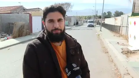 Es el primer vecino que consigue un título universitario en Los Asperones Es el primer vecino que consigue un título universitario en Los Asperones