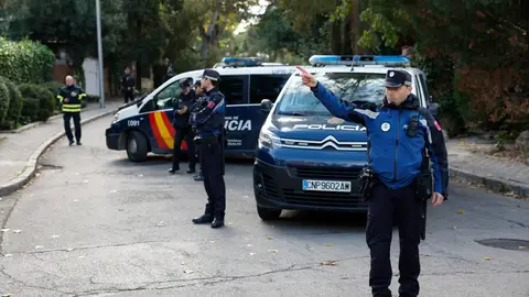 Agentes de la Policía Nacional Agentes de la Policía Nacional