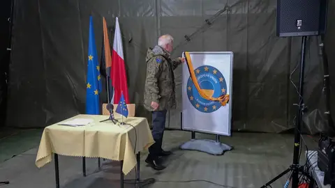 Josep Borrell durante la inauguración de este viernes en la base polaca de Brzeg de la misión europea de entrenamiento a soldados ucranianos Josep Borrell durante la inauguración de este viernes en la base polaca de Brzeg de la misión europea de entrenamiento a soldados ucranianos