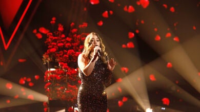 El público lleva a Ana González, del equipo de Laura Pausini, a las semifinales de 'La Voz'