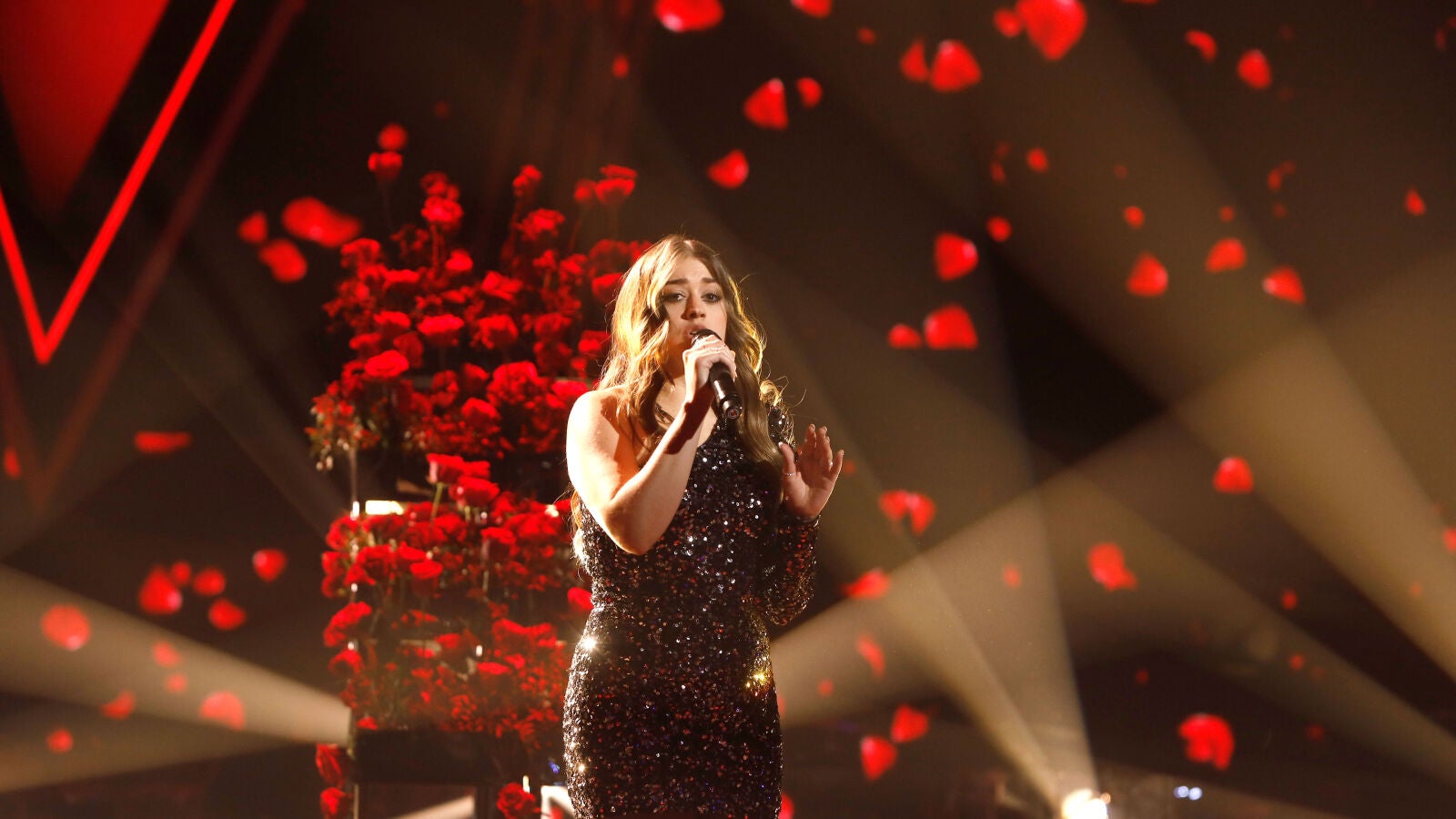 El público lleva a Ana González, del equipo de Laura Pausini, a las semifinales de 'La Voz'