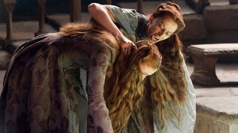 Kate Dickie y Santa Stark en 'Juego de Tronos'