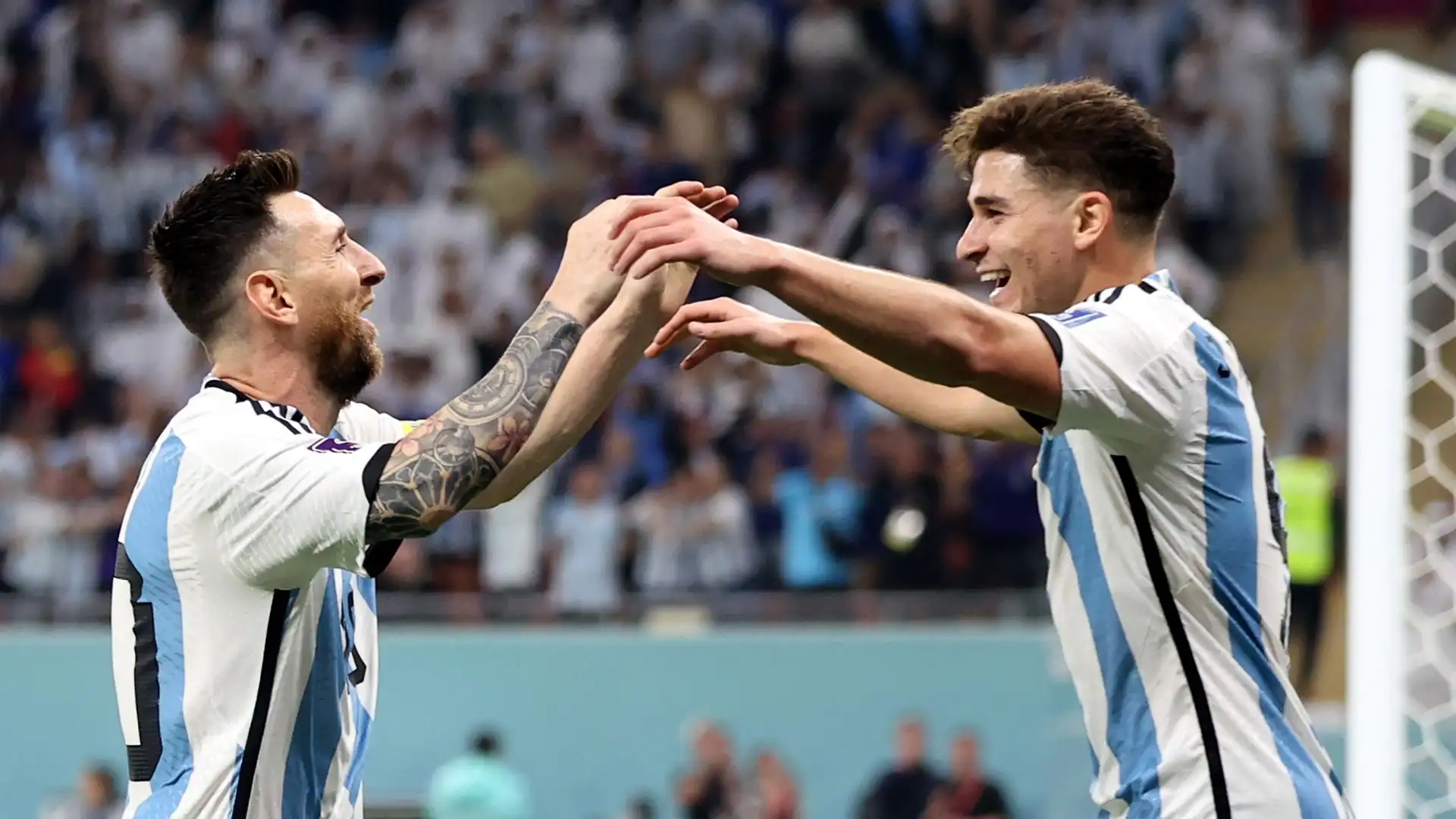 Messi y Juli&aacute;n &Aacute;lvarez celebran el segundo de Argentina a Australia